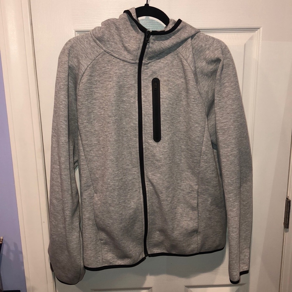 Uniqlo Men’s Gray Hoodie